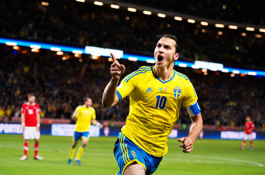 Sveriges Zlatan Ibrahimovic jublar