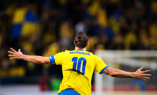 Sveriges Zlatan Ibrahimovic jublar