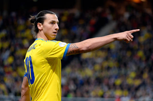 Sveriges Zlatan Ibrahimovic pekar