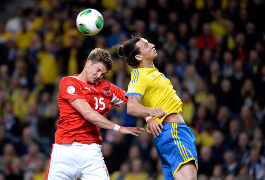 Nickduell mellan Österrikes Sebastian Prödl och Sveriges