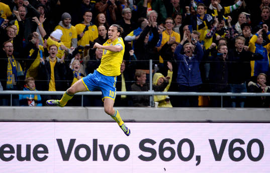 Sveriges Zlatan Ibrahimovic jublar