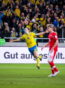 Sveriges Zlatan Ibrahimovic jublar
