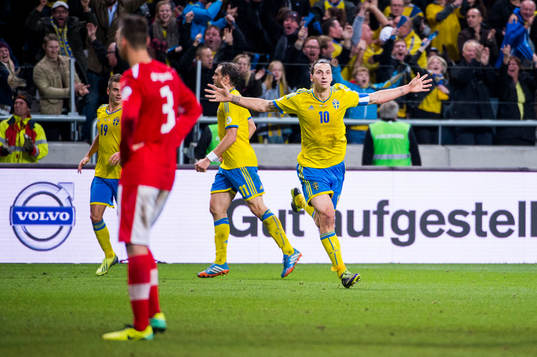 Sveriges Zlatan Ibrahimovic jublar