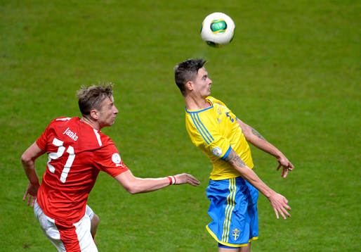 Österrikes Marc Janko i nickduell med Sveriges Mikael