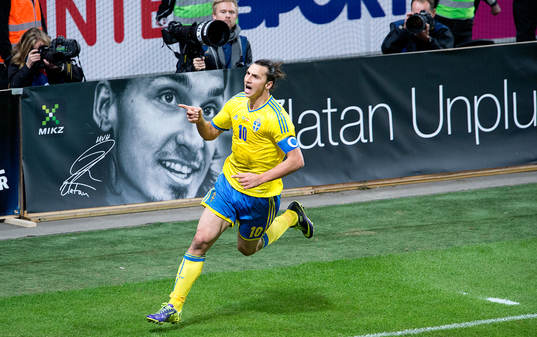 Sveriges Zlatan Ibrahimovic jublar