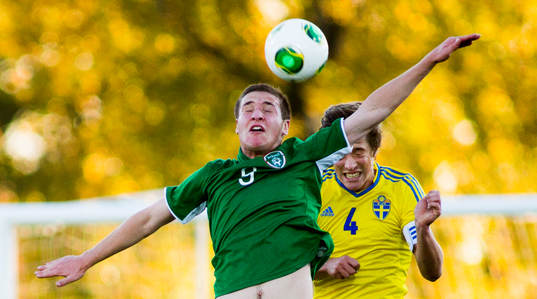 Irlands Alan O Sullivan i nickduell med Sveriges Johan