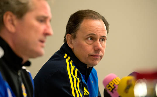 Sveriges förbundskapten Erik Hamrén och presschef Niklas