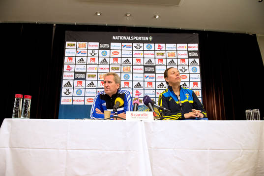 Sveriges förbundskapten Erik Hamrén och presschef Niklas