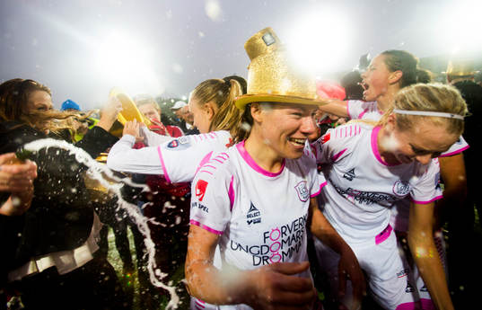 Bläddra bland fler bilder av Fotboll, Damallsvenskan, LDB Malmö - Umeå