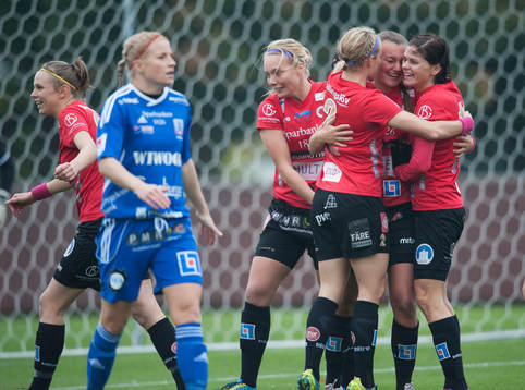 Kristianstads Olivia Welin nickar in 1-0 i matchen i