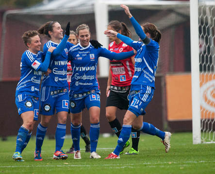 Vittsjös Jane Ross kvitterar till 1-1 i matchen i