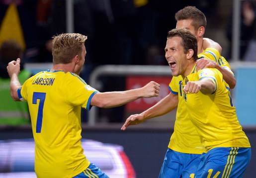 Sveriges Sebastian Larsson Alexander Kacaniklic och