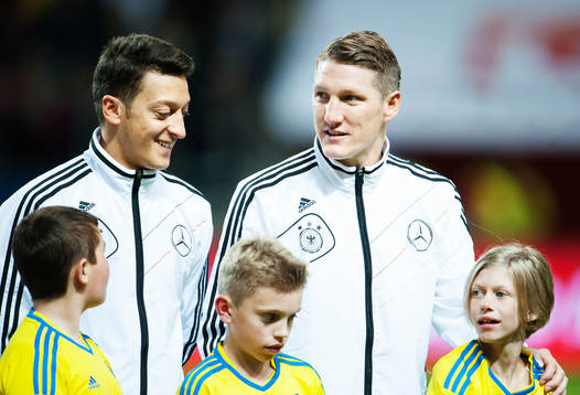 Tysklands Mesut Özil och Bastian Schweinsteiger