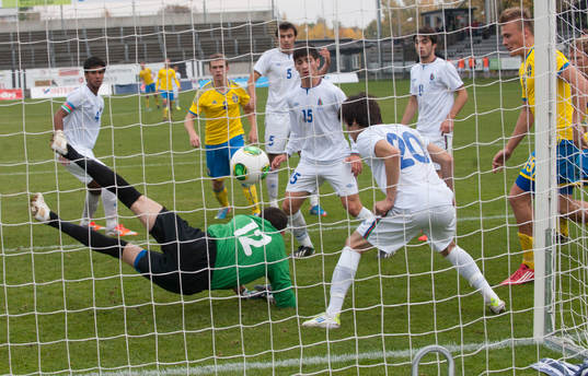Sveriges Pontus Nordenberg (till höger) gör 5-0, sedan