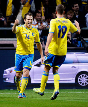 Sveriges Tobias Hysen och Alexander Kacaniklic jublar