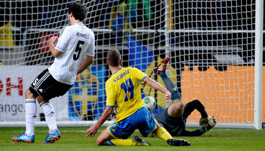 Sveriges Alexander Kacaniklic gör 2-0