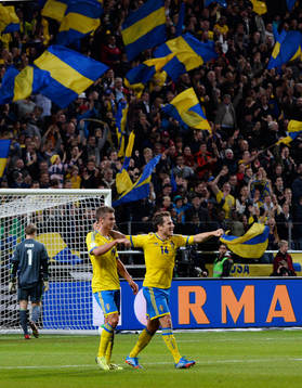 Sveriges Tobias Hysén och Alexander Kacaniklic jublar