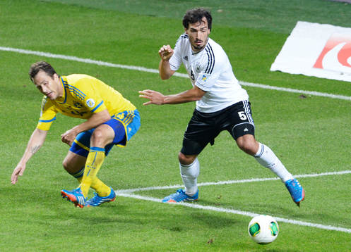 Sveriges Tobias Hysén och Tysklands Mats Hummels