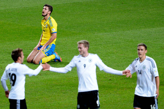 Bläddra bland fler bilder av Fotboll, VM-kval, Sverige - Tyskland
