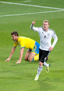 Tysklands André Schürrle jublar och Sveriges Per Nilsson