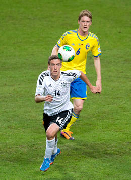 Tysklands Max Kruse och Sveriges Rasmus Elm