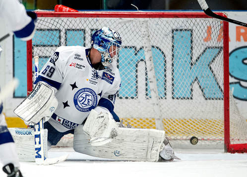 Leksands målvakt Oscar Alsenfelt släpper in ett mål