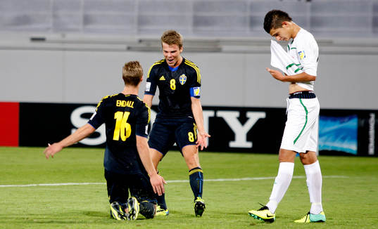 Sveriges Gustav Engvall och Elias Andersson jublar