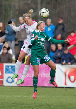 Malmös Katrin Schmidt, i nickduell med Mallbackens Frida