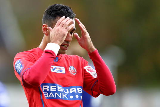Imad Khalili deppar i matchen mellan Åtvidaberg och