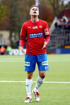 Arnor Smarason deppar i matchen mellan Åtvidaberg och