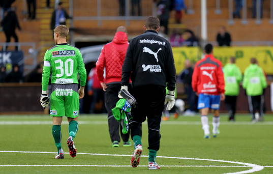 Besviken Helsingborgs Pär Hansson lämnar planen