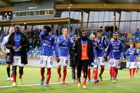 Åtvidaberg tackar publiken i matchen mellan Åtvidaberg