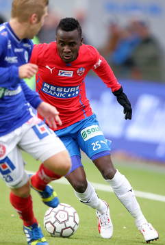 Helsingborgs David Accam i matchen mellan Åtvidaberg och