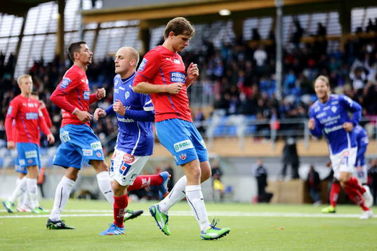 Tvåmålsskytten Daniel Sjölund har precis gjort mål på