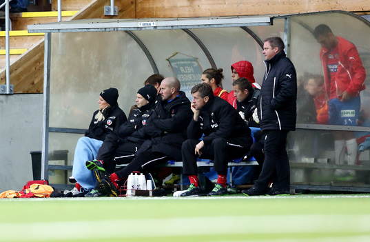 Helsingborgs tränarbänk deppar i matchen mellan