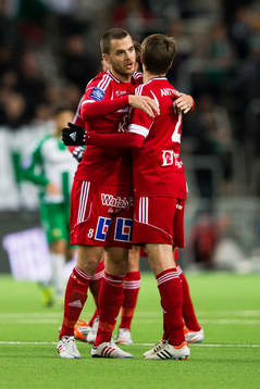 Degerfors Andreas Holmberg och Patrik Anttonen kramar om