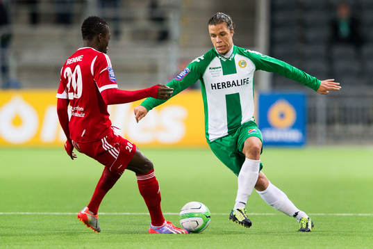 Degerfors Amadaiya Rennie och Hammarbys Erik Figueroa