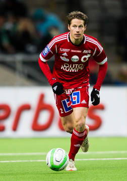Degerfors Patrik Anttonen med bollen