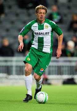 Hammarbys Mikael Rynell med bollen