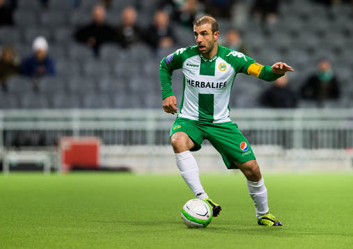Hammarbys Kennedy Bakircioglu med bollen