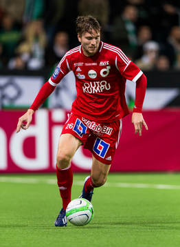 Degerfors Marcus Astvald med bollen