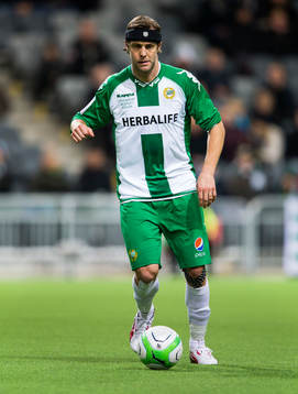 Hammarbys Max Von Schlebrügge med bollen