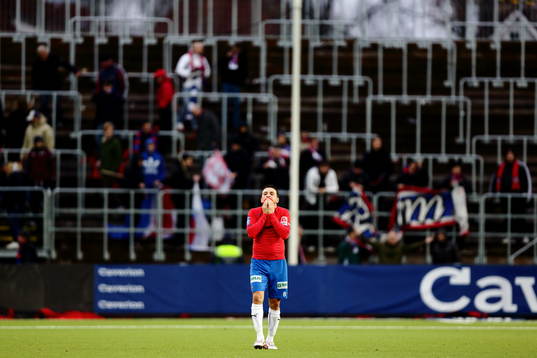 Helsingborgs Ardian Gashi deppar i matchen mellan