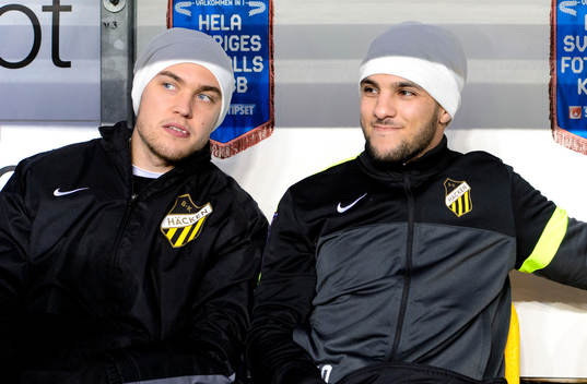 Häckens Mika Ojala och Moestafa El Kabir på bänken