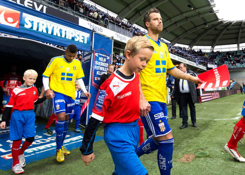 IFK Göteborgs Mikael Dyrestam och Pontus Farnerud bär