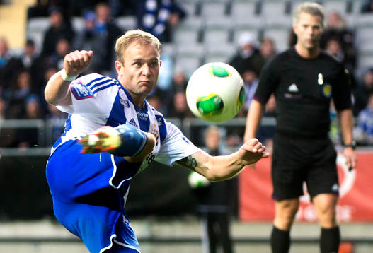 IFK Göteborgs Robin Söder testar skott i slutet av matchen
