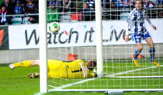 IFK Göteborgs Darijan Bojanic har en målchans som Östers