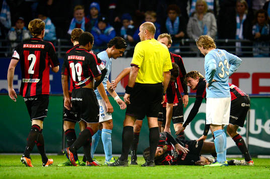 Brommapojkarnas Andreas Eriksson trampar snett och blir