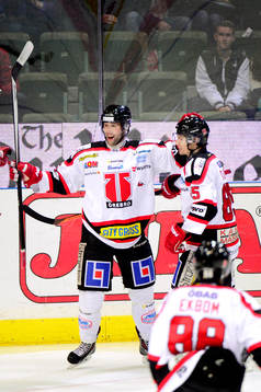 Örebros Henrik Löwdahl jublar