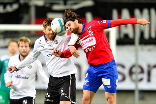 Örebros Magnus Wikström i nickduell med Örgrytes George